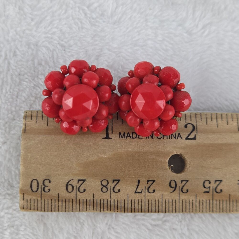 Vintage MCM Red Beaded Cluster Screw Back Earrings 1950s 1960s Costume Jewelry - Picture 5 of 9